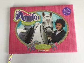 AMIKA (hippe tips gids) met illustraties beschikbaar voor biedingen