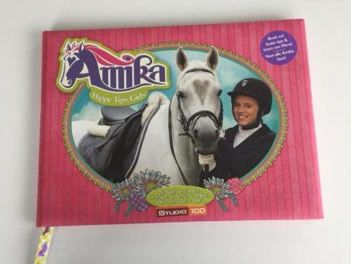 AMIKA (hippe tips gids) met illustraties, Boeken, Kinderboeken | Jeugd | onder 10 jaar, Zo goed als nieuw, Ophalen of Verzenden