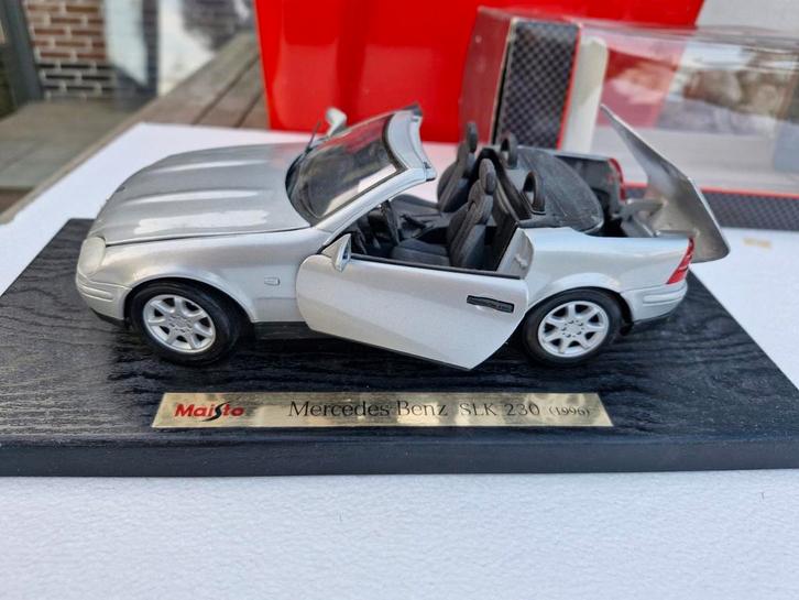 Mercedes Benz SLK230 ( 1996 ) Silver Edition, Hobby en Vrije tijd, Modelauto's | 1:18, Gebruikt, Auto, Maisto, Ophalen of Verzenden