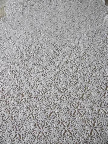 tafelkleed beschikbaar voor biedingen