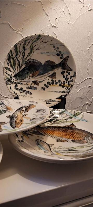 Service 12 assiettes Gien Chambord décor poissons beschikbaar voor biedingen