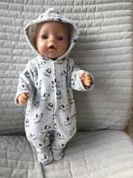 18. Babyborn: Nieuwe grijze onesie met honden, Baby Pop, Enlèvement ou Envoi, Neuf