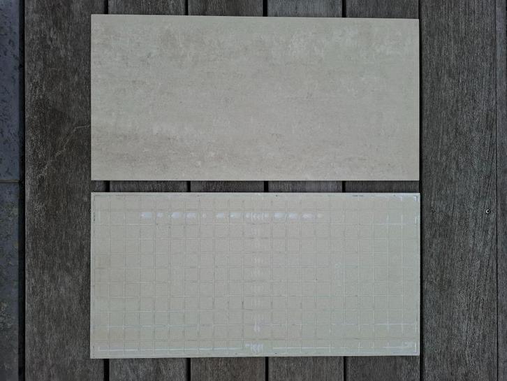 Rest witte (beige) en zwarte tegels, Doe-het-zelf en Bouw, Tegels, Nieuw, Wandtegels, Ophalen