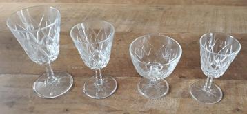 Ensemble de 26 verres (4 modèles) beschikbaar voor biedingen
