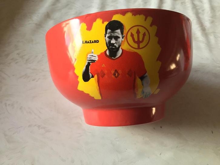 Voetbal Rode duivel Eden Hazard M&M, Verzamelen, Sportartikelen en Voetbal, Ophalen of Verzenden