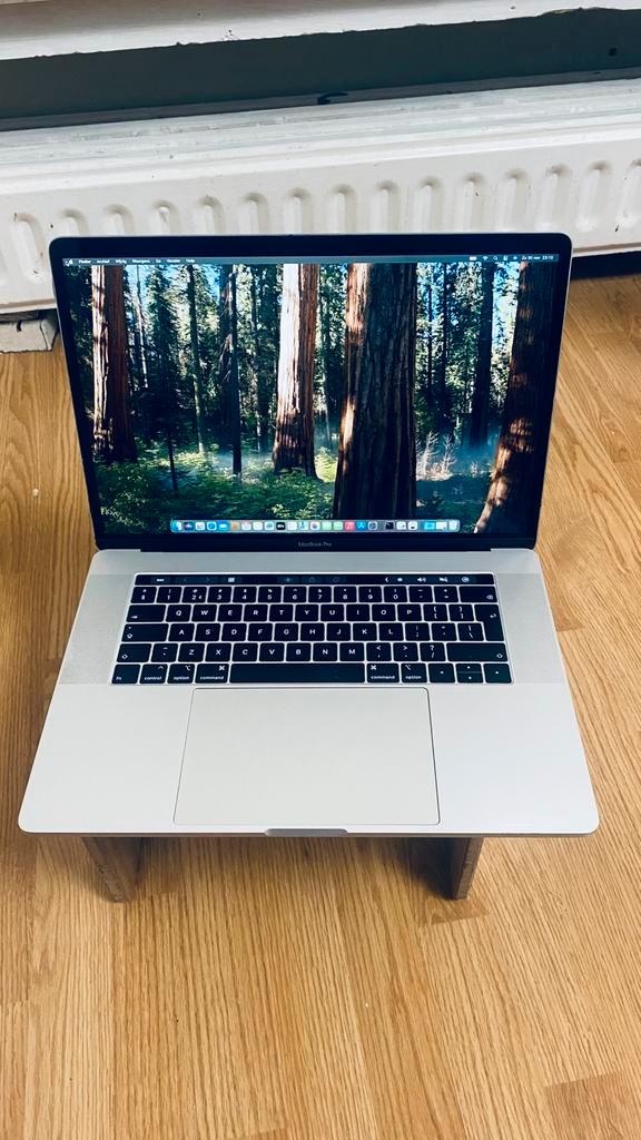 MacBook Pro 15-inch (2019) Touchbar, Computers en Software, Apple Macbooks, Gebruikt, MacBook Pro, 15 inch, 2 tot 3 Ghz, 256 GB