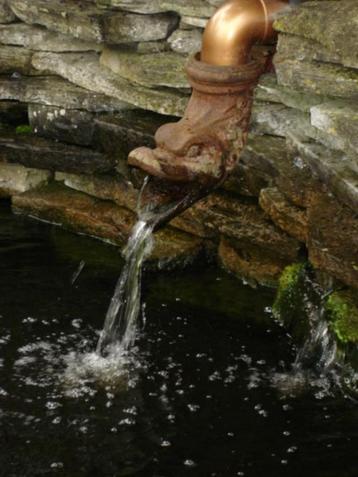 gietijzeren goot, waterafvoer, waterspuwer beschikbaar voor biedingen