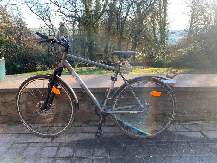 Gravel guidon droit - prêt à rouler - M/L, Vélos & Vélomoteurs, Vélos | Hommes | Vélos de sport & Vélo de randonnée, Comme neuf