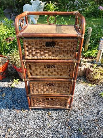 Rotan kast met 4 laden  beschikbaar voor biedingen