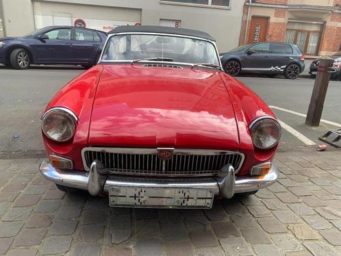 MGB, Autos, Oldtimers & Ancêtres, Particulier, MG, Essence, Cabriolet, 2 portes, Boîte manuelle, Rouge, Noir, Cuir, Propulsion arrière