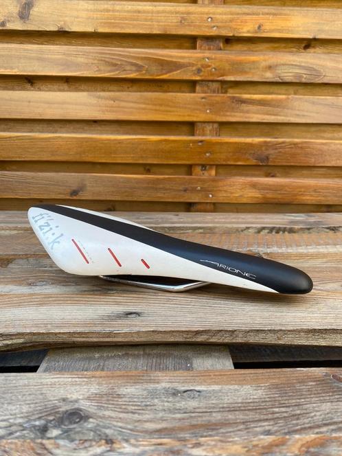 Fizik Arione R3 Zadel, Fietsen en Brommers, Fietsonderdelen, Zo goed als nieuw, Racefiets, Zadel, Ophalen of Verzenden