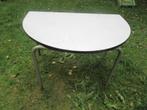 Ancienne table basse tubulaire en formica, demi lune., Ophalen