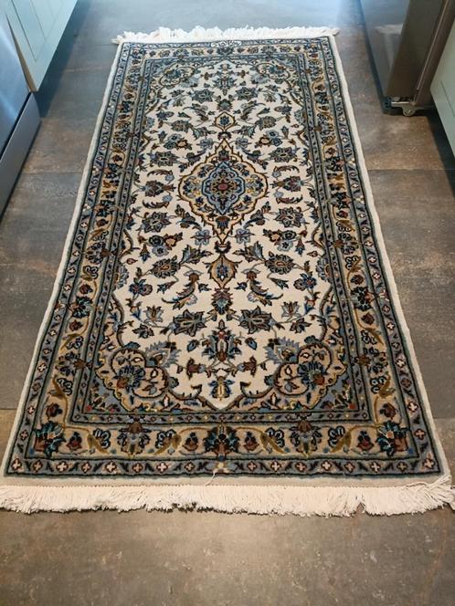Dwergtapijt van wol en zijde  signed kashan shadi, Antiek en Kunst, Antiek | Tapijten, Tafelkleden en Textiel, Ophalen