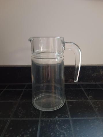 Water- of melkkannetje beschikbaar voor biedingen