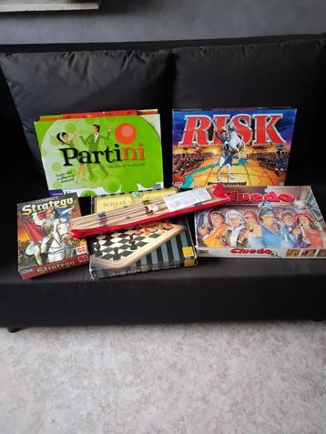 Gezelschapsspellen  beschikbaar voor biedingen