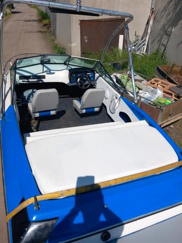 Bateau inbord v8 200cv rénové. beschikbaar voor biedingen