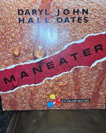 IN NIEUWSTAAT LP 12 INCH DARYL HALL + JOHN OATES/MANEATER beschikbaar voor biedingen