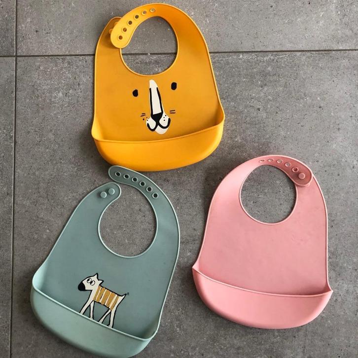 Set van 3 slabbetjes met opvanggootje, Kinderen en Baby's, Babyvoeding en Toebehoren, Gebruikt, Overige typen, Ophalen