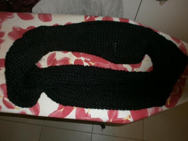Echarpe tube noire à mailles douces, Kleding | Dames, Mutsen, Sjaals en Handschoenen, Gedragen, Sjaal, Maat 42/44 (L), Ophalen of Verzenden