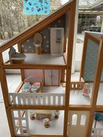 Houten poppenhuis, Enlèvement, Maison de poupées