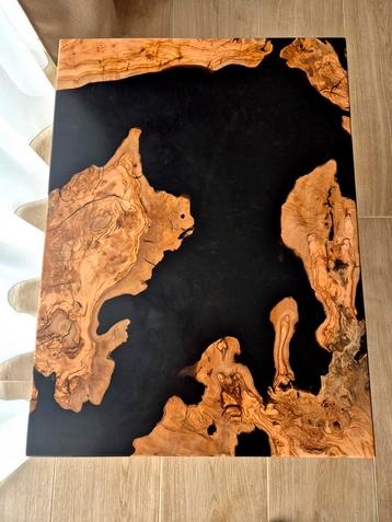 Table basse bois d'olivier et epoxy, Enlèvement, Comme neuf
