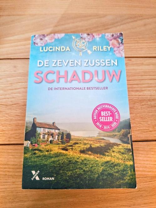 Lucinda Riley - Schaduw, Boeken, Literatuur, Zo goed als nieuw, Ophalen