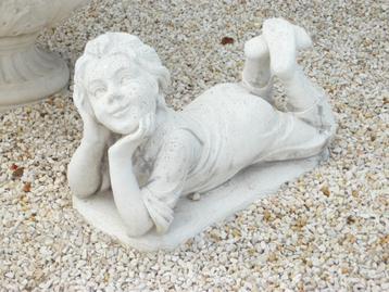 Tuinbeeld "liggend meisje" in zeer goede staat! beschikbaar voor biedingen