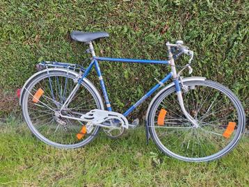 Oude sportieve herenfiets beschikbaar voor biedingen