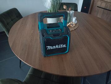 Makita bouwradio Bluetooth. beschikbaar voor biedingen