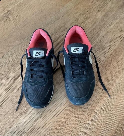 Nike dames sportschoenen- maat 39, Kleding | Dames, Schoenen, Zo goed als nieuw, Sportschoenen, Zwart, Ophalen of Verzenden