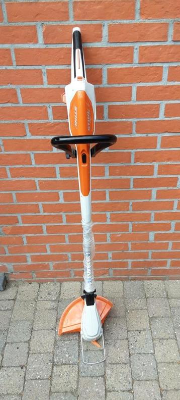 Kantentrimmer, Stihl, Comme neuf, Enlèvement, 10 à 30 cm