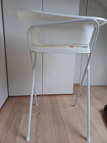 Babybad met staander en accessoires  beschikbaar voor biedingen