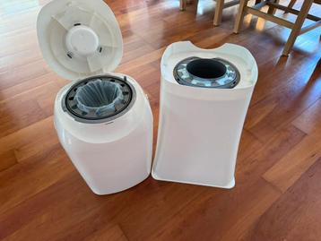 Nappy bin with 7 refills and storage stand beschikbaar voor biedingen