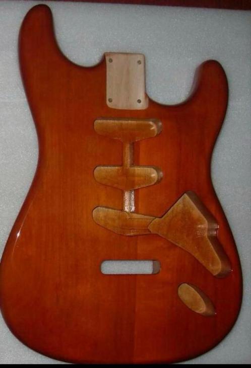 Corps style Stratocaster « Amber Finish » aulne neuf, Musique & Instruments, Instruments | Pièces, Envoi