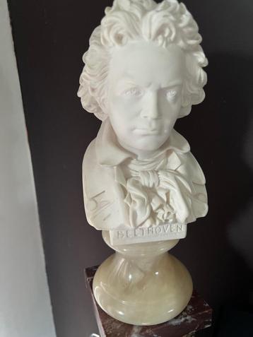 Beethoven borstbeeld NIEUWSTAAT met onyx voet