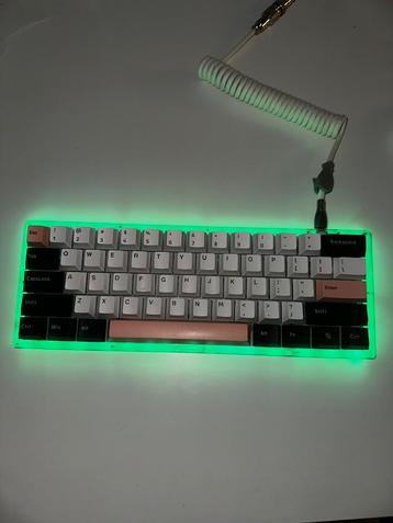 Custom build GamaKay K61 60% Acrylic RGB – Custom Switches beschikbaar voor biedingen