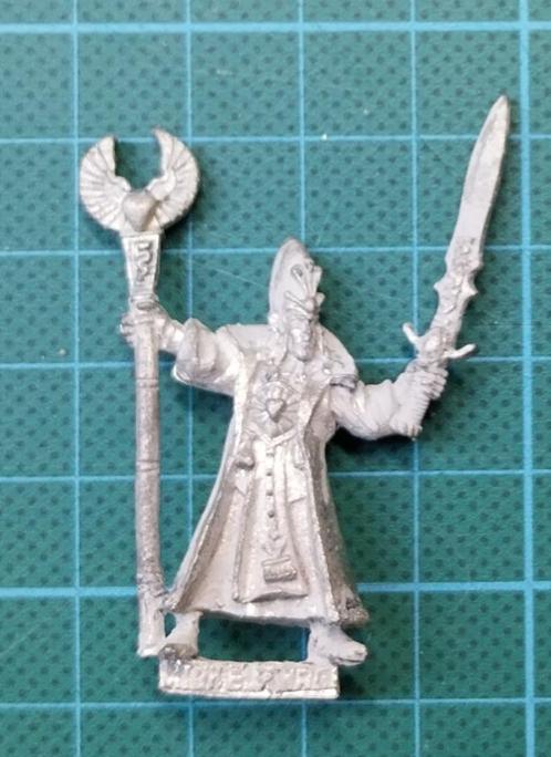 OOP Warhammer High Elf Mage with sword & staff, Hobby en Vrije tijd, Wargaming, Gebruikt, Warhammer, Figuurtje(s), Ophalen of Verzenden