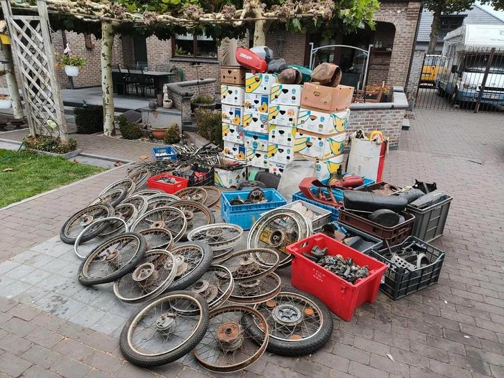groot lot onderdelen brommer, motor ook nieuw, Fietsen en Brommers, Overige Fietsen en Brommers, Gebruikt, Ophalen of Verzenden