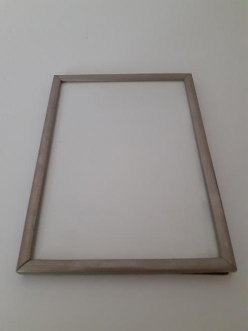 Fotolijst* 13 x 18, lijst zilverkleurig metaal met reliëf st, Audio, Tv en Foto, Fotografie | Fotolijsten, Gebruikt, Ophalen of Verzenden