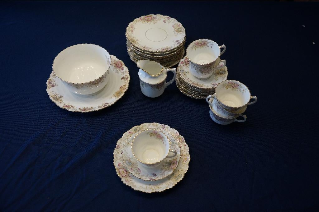 vaisselle vintage Royal Albert « Autumn Roses », Antiquités & Art, Antiquités | Services (vaisselle) pièces, Enlèvement ou Envoi