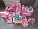 Poppenset met buggy, bed, dokterset,draagmand, maxi cosi,..., Kinderen en Baby's, Ophalen, Zo goed als nieuw