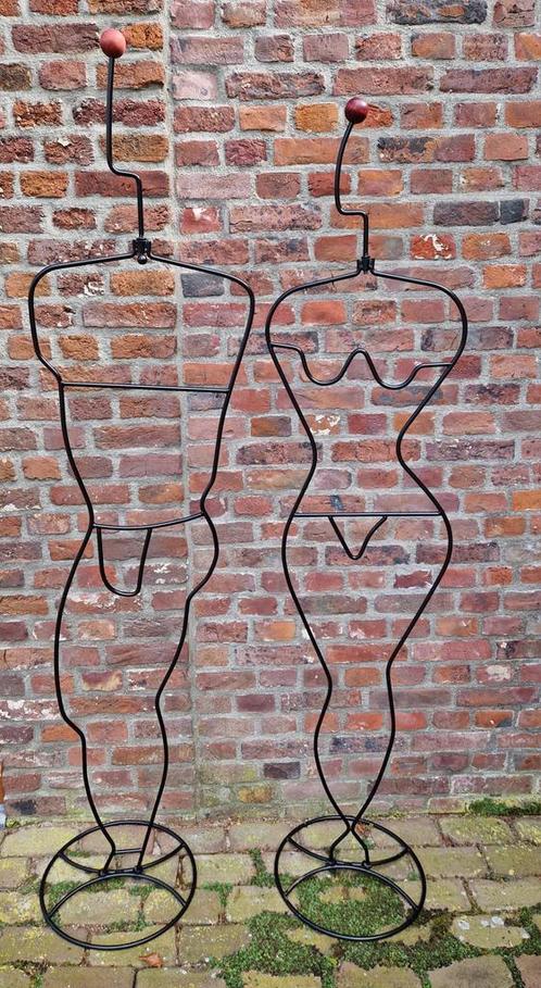 2x mooie metalen dressboy van ontwerper Ehlen Johansson, Huis en Inrichting, Woonaccessoires | Kapstokken, Zo goed als nieuw, Staande kapstok