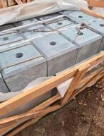 Sokkels in blauwe hardsteen, Ophalen