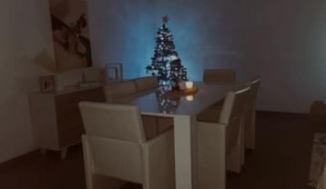 Tafel met 6 fauteuils beschikbaar voor biedingen