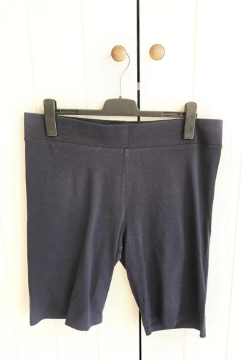 Zwarte/donkerblauwe short (C&A - 46), Kleding | Dames, Broeken en Pantalons, Gedragen, Maat 46/48 (XL) of groter, Zwart, Kort