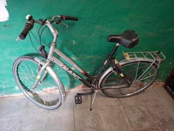Fiets in slechte staat beschikbaar voor biedingen