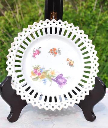 petite assiette porcelaine tour ajouré decor fleur