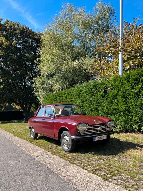 PEUGEOT 204, Auto's, Oldtimers, Particulier, Open dak, USB, Peugeot, Benzine, Berline, 5 deurs, Handgeschakeld, Rood, Beige, Leder en Stof