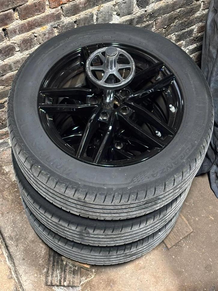 Set Bridgestone Turanza zomerbanden op Dezent TR velgen, Auto-onderdelen, Banden en Velgen, Velg(en), Zomerbanden, 17 inch, 225 mm