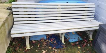 Banc de jardin blanc beschikbaar voor biedingen